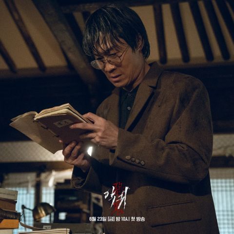 最抢眼特别演出！陈善奎《欢迎来到王之国》恋爱高手警察VS《恶鬼》金泰梨教授爸爸 韩剧 第2张-剧情网