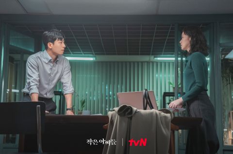 九月强档新剧《小女子》EP.3最新剧照：两人氛围不同了，什么事情让金高银向魏嘏隽下跪～ 韩剧 第2张-剧情网