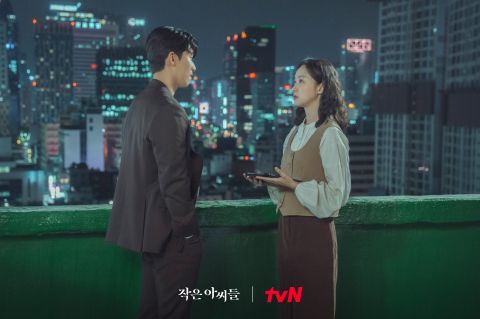 九月强档新剧《小女子》EP.3最新剧照：两人氛围不同了，什么事情让金高银向魏嘏隽下跪～ 韩剧 第5张-剧情网