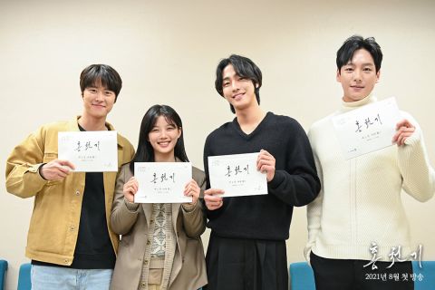 SBS《红天机》首次剧本阅读现场公开：金裕贞、安孝燮、孔明与郭时阳 韩剧 第2张-剧情网