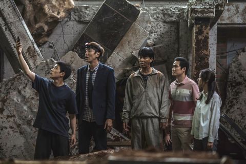 电影《天坑》9月2日在台上映！李光洙「过度认真」让导演后悔找他演出：「他在拍摄现场绝对不看手机」 韩国电影 第5张-剧情网