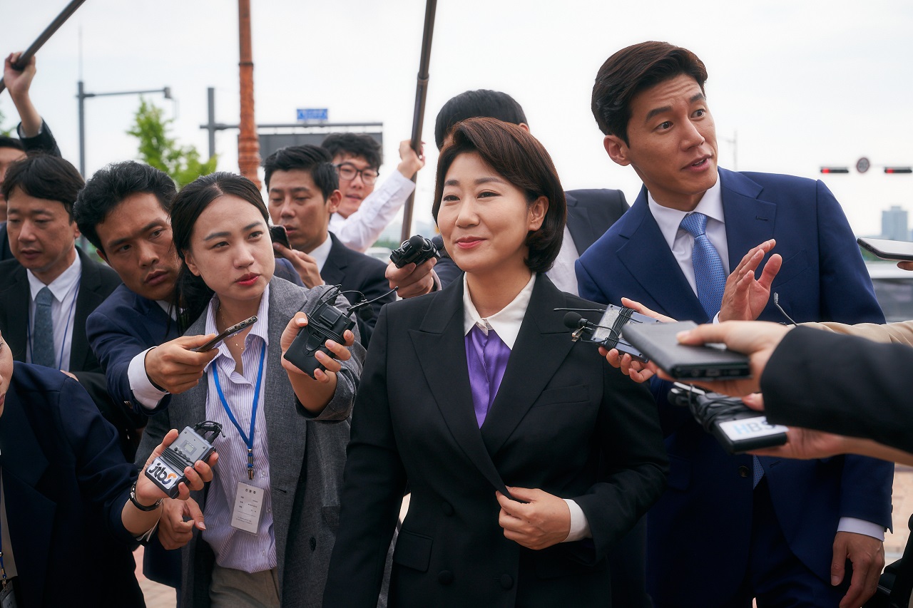 寸爆政坛话题韩国喜剧电影——《诚实选举妈》：5月28日香港上映！ 韩国电影 第1张-剧情网