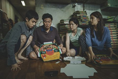 韩影史上第一次！奉俊昊导演《寄生上流》获得「第72届坎城影展」最高荣誉「金棕榈奖」 韩国电影 第2张-剧情网