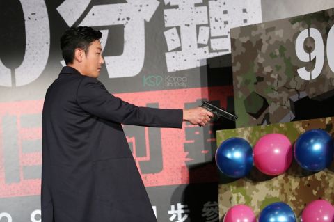 《90分钟末日倒数》金秉佑导演：河正宇、李善均在现场快把我逼疯！ 韩国电影 第14张-剧情网