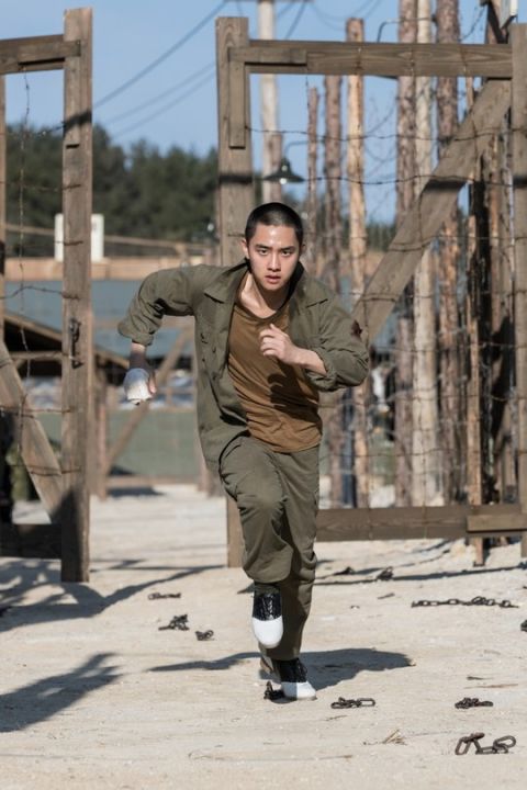 《Swing Kids》公开最新剧照！姜炯哲导演盛赞：都敬秀就是「陆基秀」本人 韩国电影 第3张-剧情网