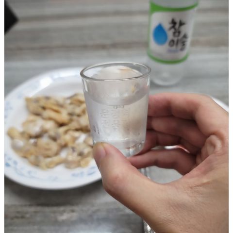 神话Eric晒出和♥罗惠美一对的特制酒杯礼物！大手配大杯，小手配小杯~ 明星 第6张-剧情网