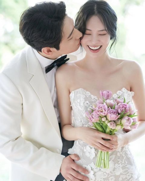 尹博♥模特儿金秀彬今日举行婚礼！郭东延担任婚礼主持人，2AM＆John Park唱祝歌！ 明星 第1张-剧情网