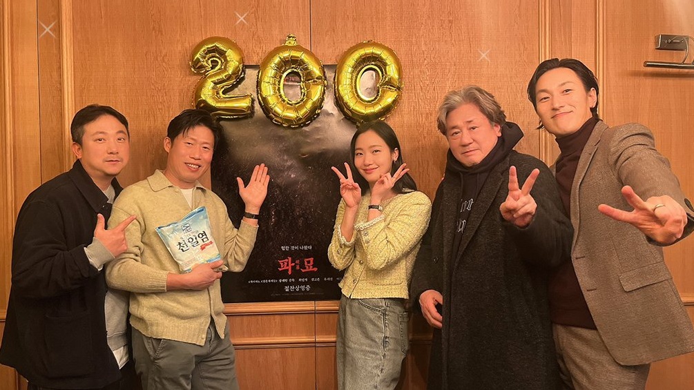 李到晛&金高银新片《破墓》上映4日观影人次突破200万，速度超越去年票房冠军《首尔之春》 韩国电影 第1张-剧情网