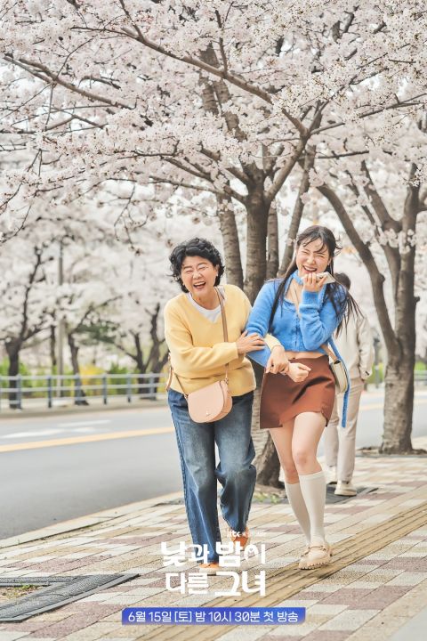 《她的日与夜》李姃垠&郑恩地双女主海报与剧照首公开！还有崔振赫分别撑伞浪漫照 韩剧 第6张-剧情网